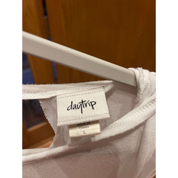 Daytrip top, size large, cream with v shaped mesh/ cutout back - Picture 4 of 5